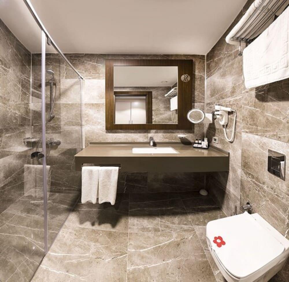 Ramada By Wyndham Sakarya Hotel Екстер'єр фото