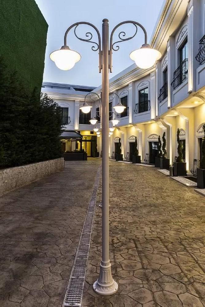 Ramada By Wyndham Sakarya Hotel Екстер'єр фото
