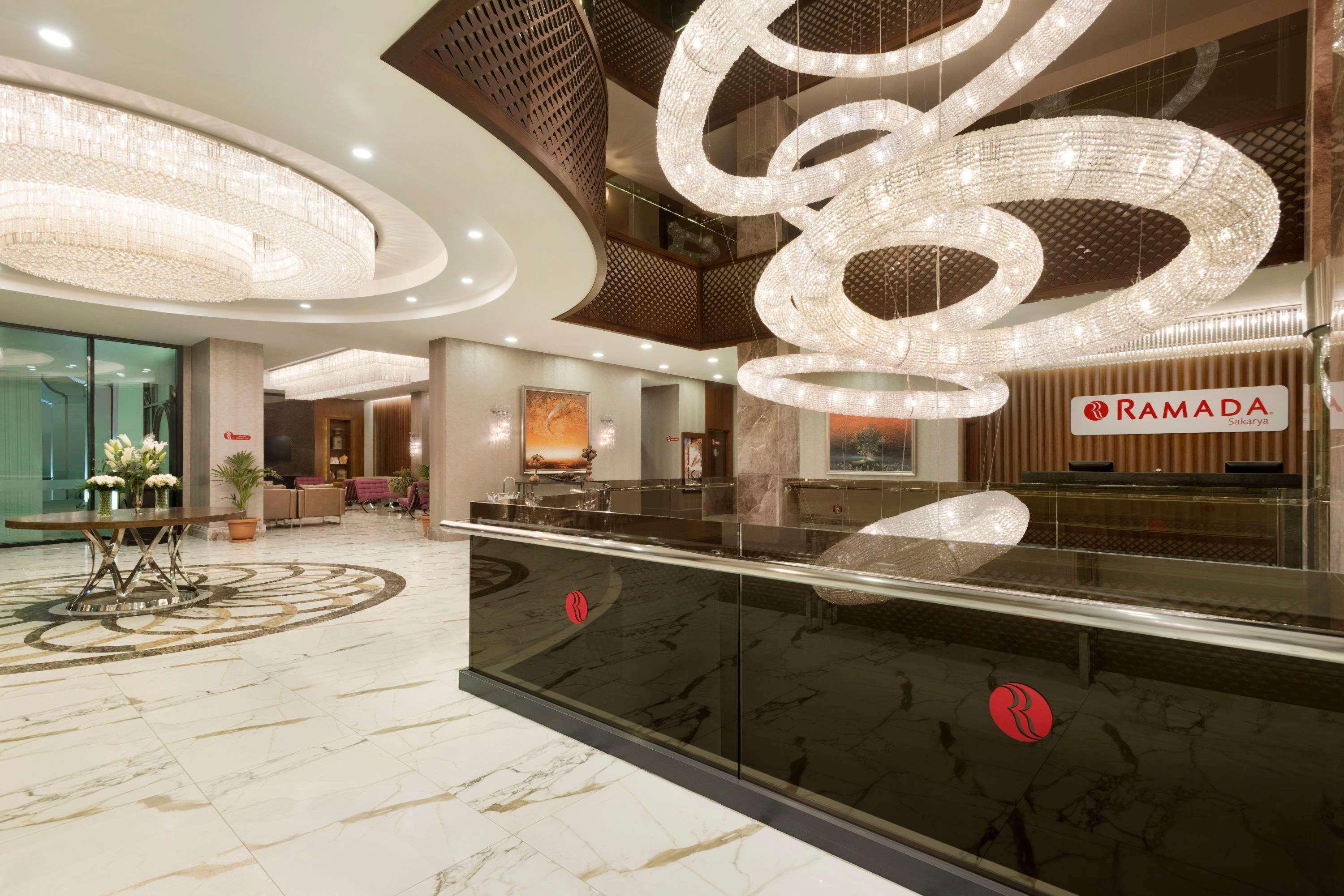 Ramada By Wyndham Sakarya Hotel Екстер'єр фото