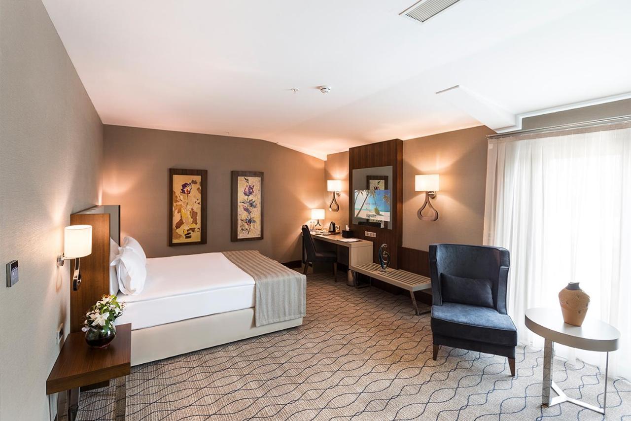 Ramada By Wyndham Sakarya Hotel Екстер'єр фото