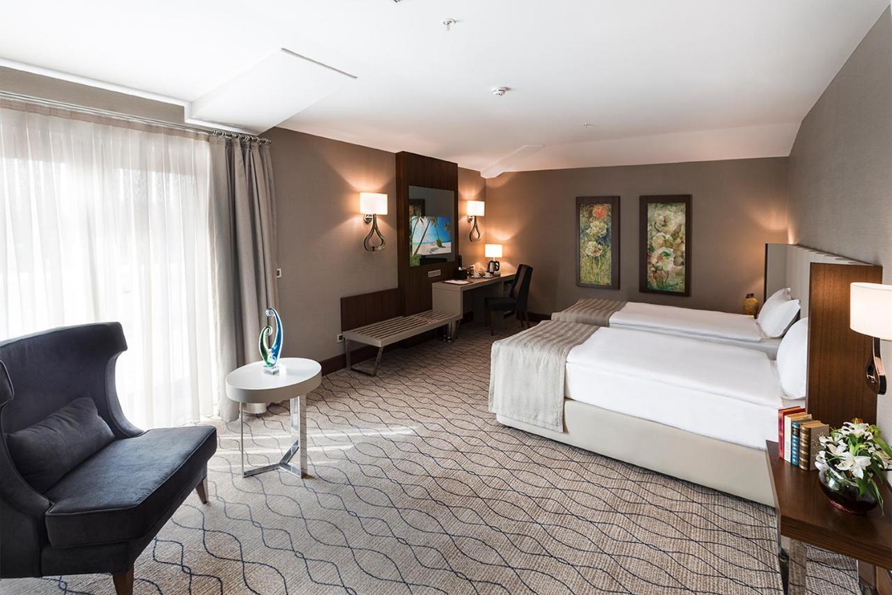 Ramada By Wyndham Sakarya Hotel Екстер'єр фото