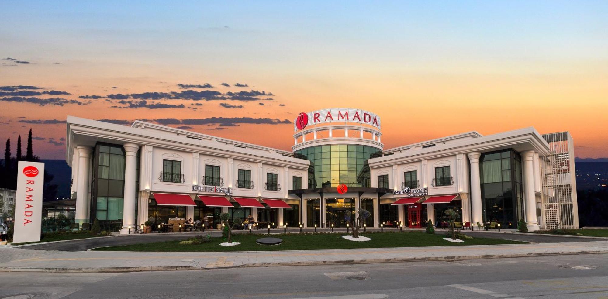 Ramada By Wyndham Sakarya Hotel Екстер'єр фото