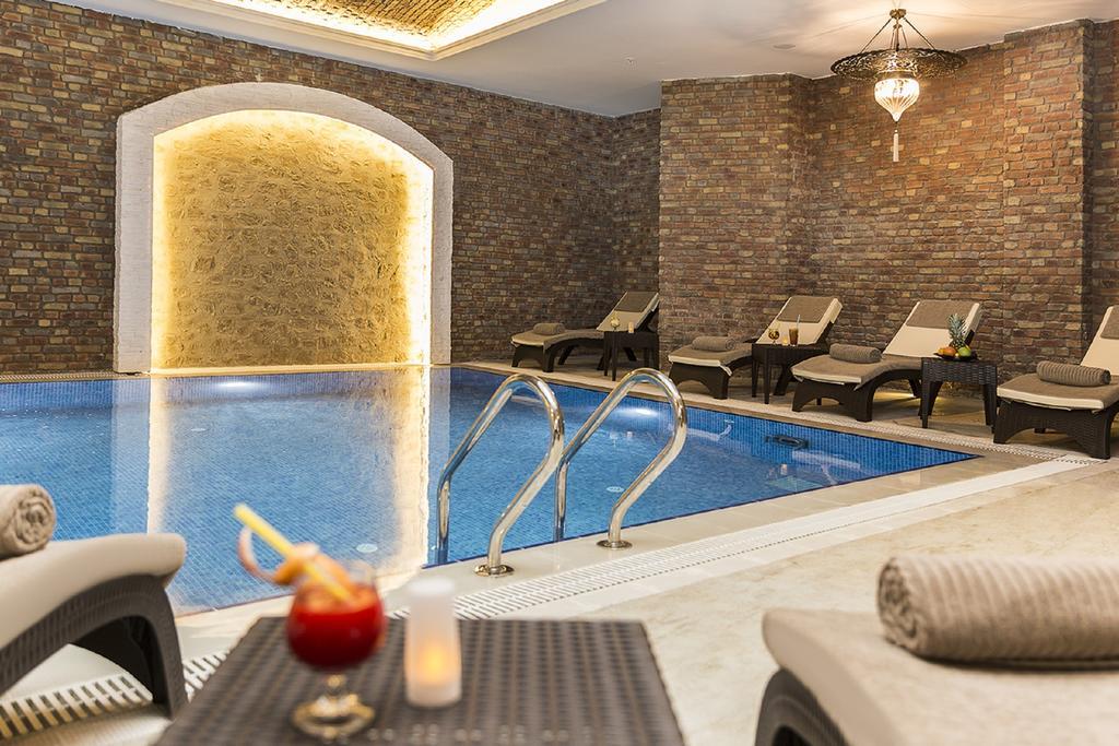 Ramada By Wyndham Sakarya Hotel Екстер'єр фото