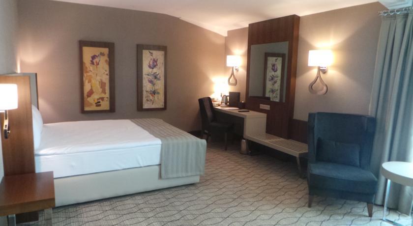 Ramada By Wyndham Sakarya Hotel Екстер'єр фото