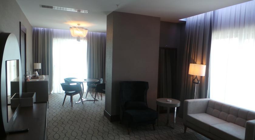Ramada By Wyndham Sakarya Hotel Екстер'єр фото