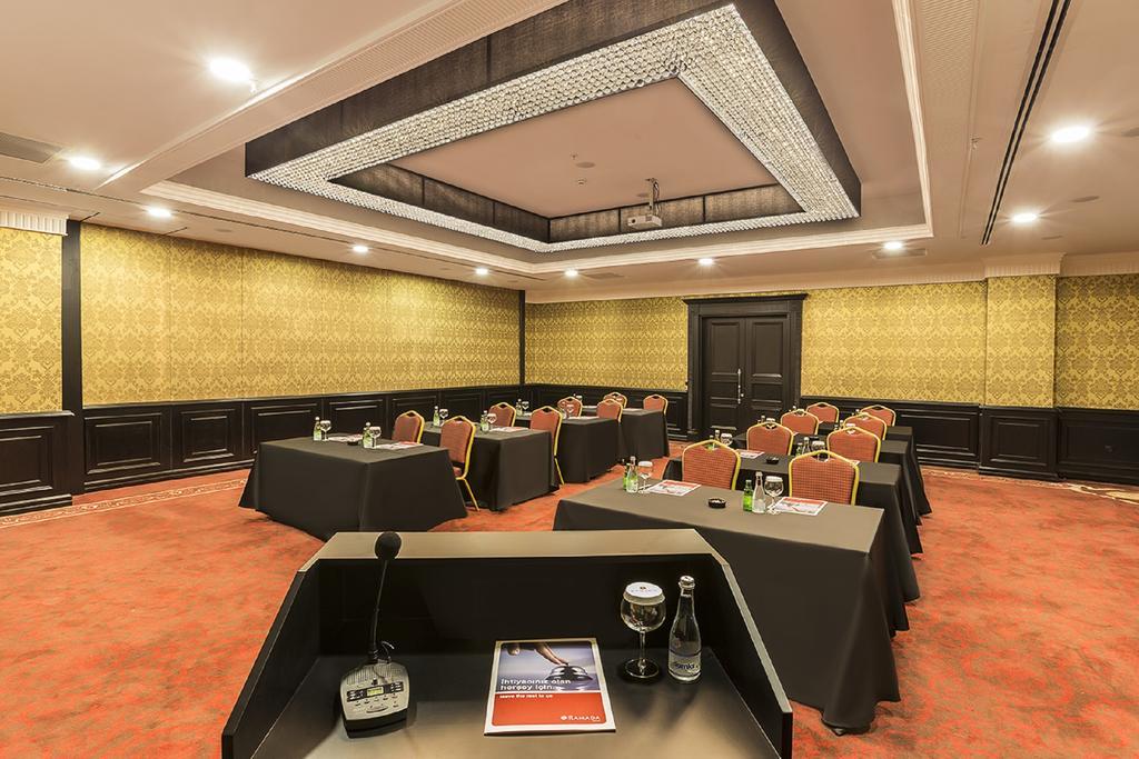 Ramada By Wyndham Sakarya Hotel Екстер'єр фото