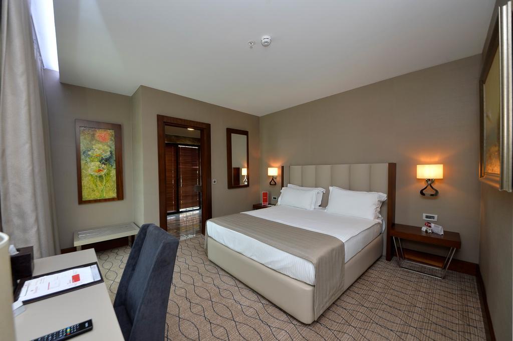 Ramada By Wyndham Sakarya Hotel Екстер'єр фото