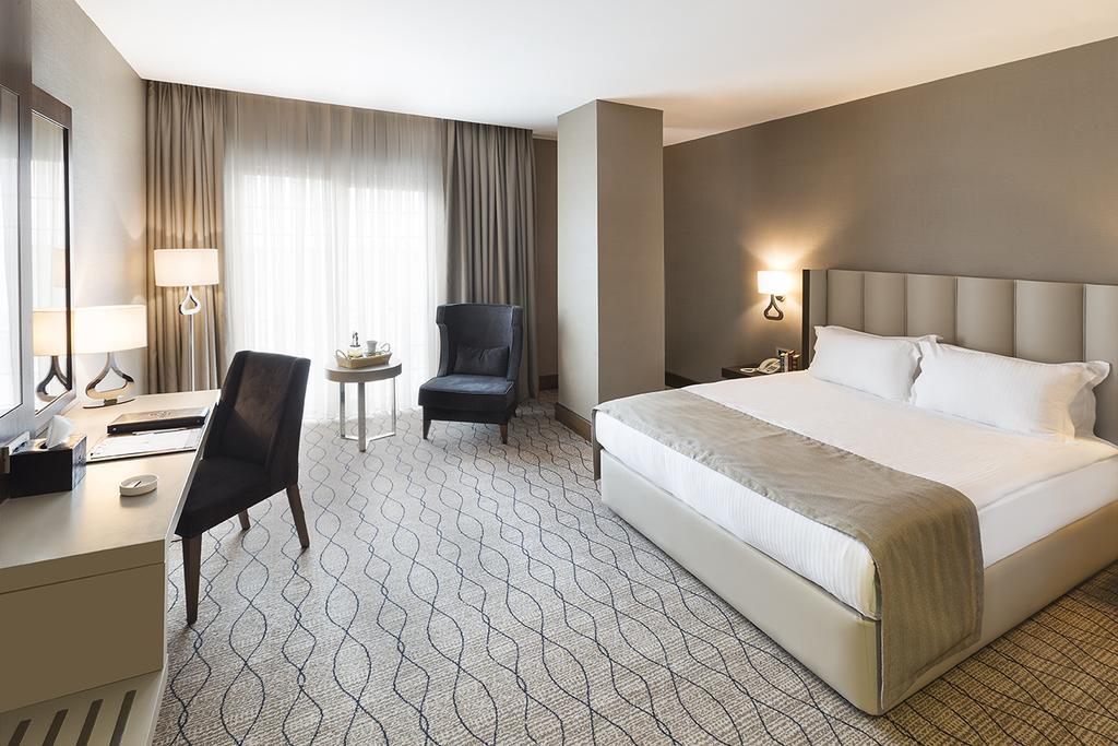 Ramada By Wyndham Sakarya Hotel Екстер'єр фото