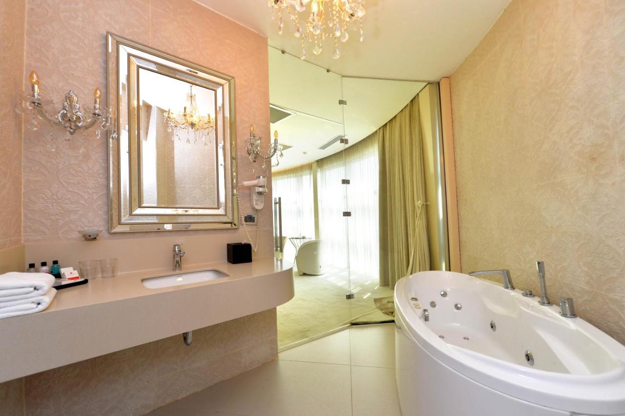Ramada By Wyndham Sakarya Hotel Екстер'єр фото